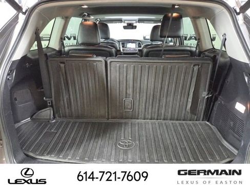Used 2019 Toyota Highlander SE image 24