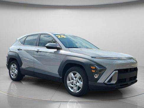 Certified 2024 Hyundai Kona SE image 8