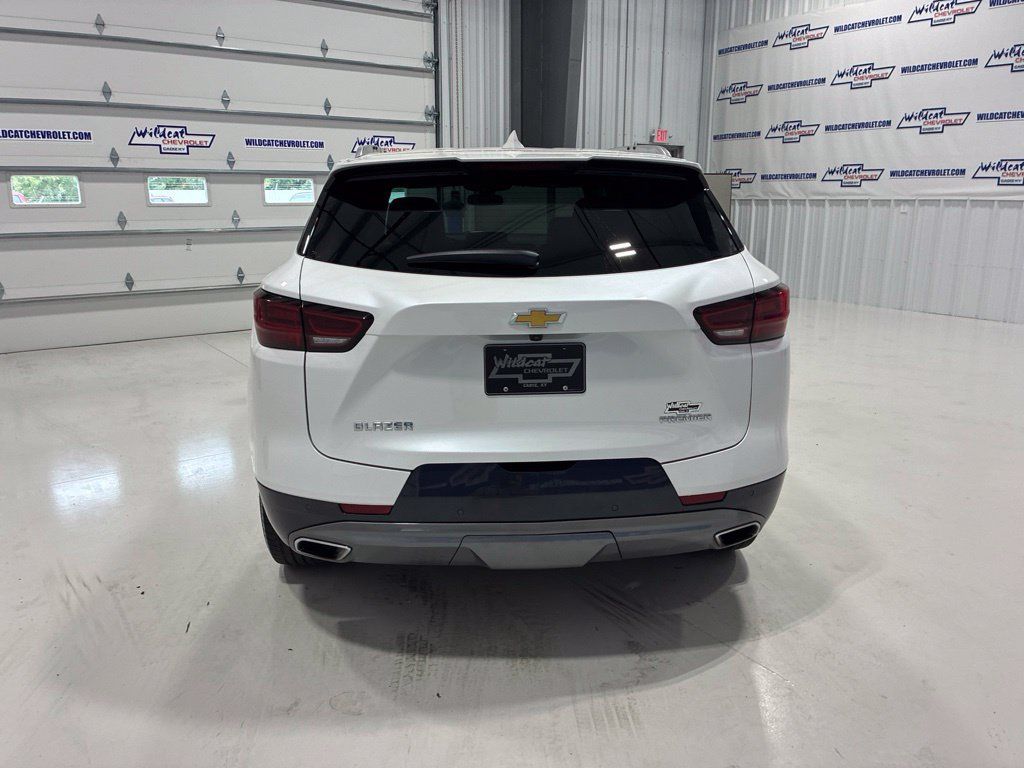 Used 2023 Chevrolet Blazer Premier FWD image 5