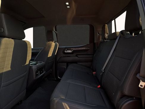 Used 2024 Chevrolet Silverado 1500 LT Trail Boss w/ Convenience Package II AWD/4WD image 9