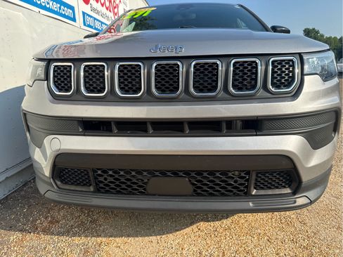 Used 2023 Jeep Compass Sport AWD/4WD image 11