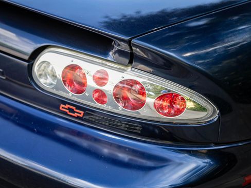 Used 2002 Chevrolet Camaro Z28 RWD image 9