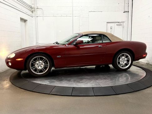 Used 2001 Jaguar XK8 Convertible RWD image 11