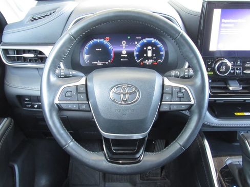 Used 2023 Toyota Highlander Limited AWD/4WD image 26