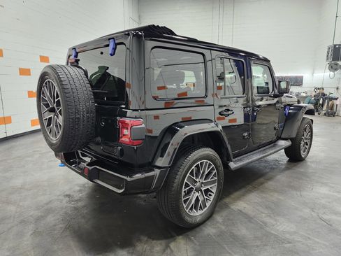 Used 2022 Jeep Wrangler Unlimited Sahara image 20