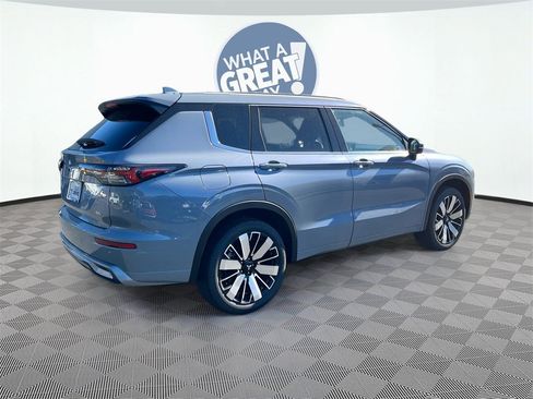 New 2026 Mitsubishi Outlander SEL image 6