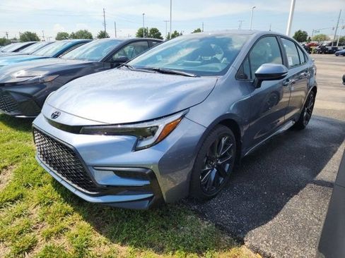 Used 2025 Toyota Corolla SE FWD image 3