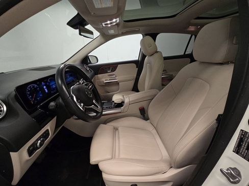 Used 2021 Mercedes-Benz GLA 250 4MATIC w/ Premium Package image 3