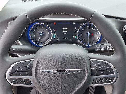 Certified 2024 Chrysler Pacifica Touring-L FWD image 20