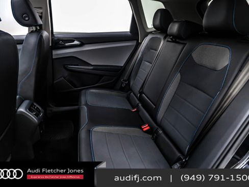 Used 2024 Volkswagen Taos SE image 8