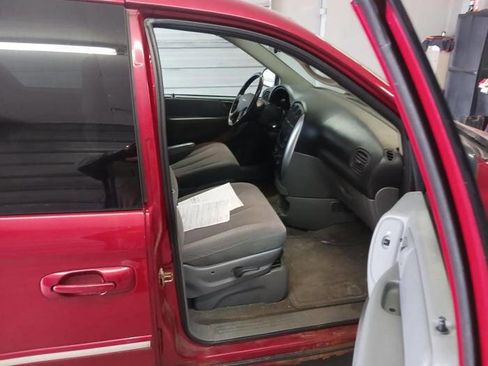 Used 2007 Chrysler Town & Country Touring FWD image 15