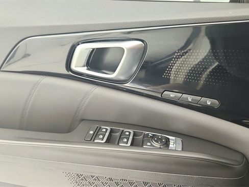 Used 2025 Kia Carnival SX Prestige image 27