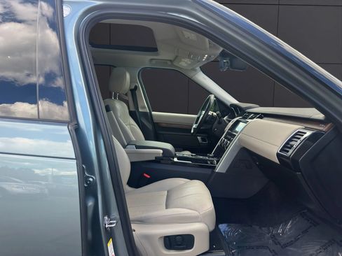 Used 2017 Land Rover Discovery HSE AWD/4WD image 12
