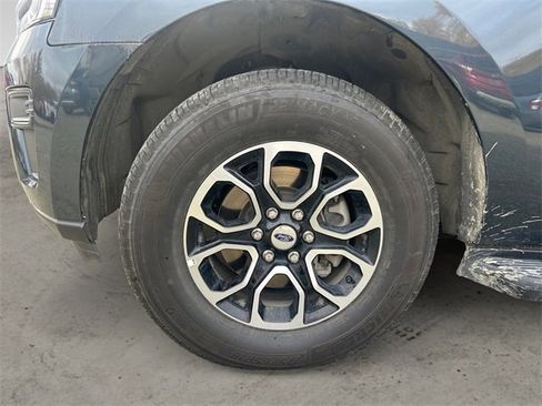 Used 2024 Ford Expedition Max XLT image 10