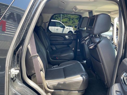 Used 2014 Cadillac Escalade Platinum image 29