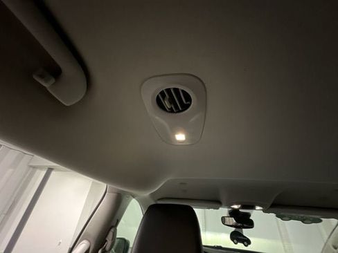 Used 2023 Chrysler Pacifica Touring-L w/ Uconnect Theater Family Group AWD/4WD image 20