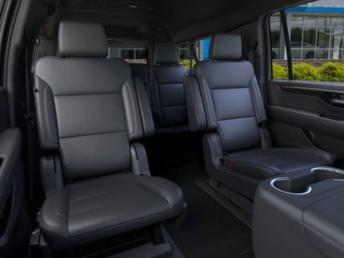 New 2026 Chevrolet Suburban LT AWD/4WD image 17