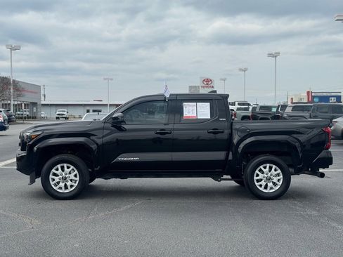 Used 2025 Toyota Tacoma SR5 image 8