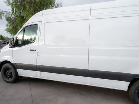 New 2025 Mercedes-Benz Sprinter 2500 image 4