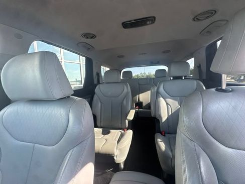 Used 2022 Hyundai Palisade SEL w/ Premium Package FWD image 16