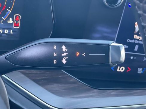 Used 2025 Chevrolet Suburban Premier image 17