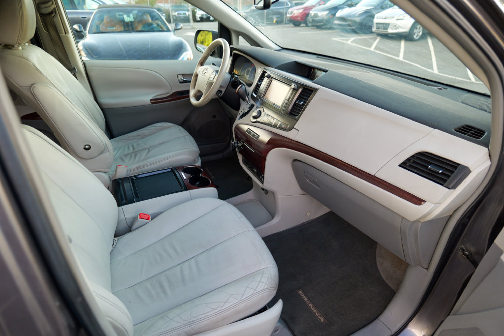 Used 2011 Toyota Sienna XLE w/ Premium Pkg FWD image 30