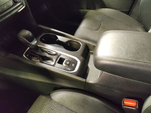 Used 2020 Hyundai Santa Fe SE FWD image 26