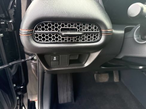Certified 2025 Honda HR-V Sport image 15
