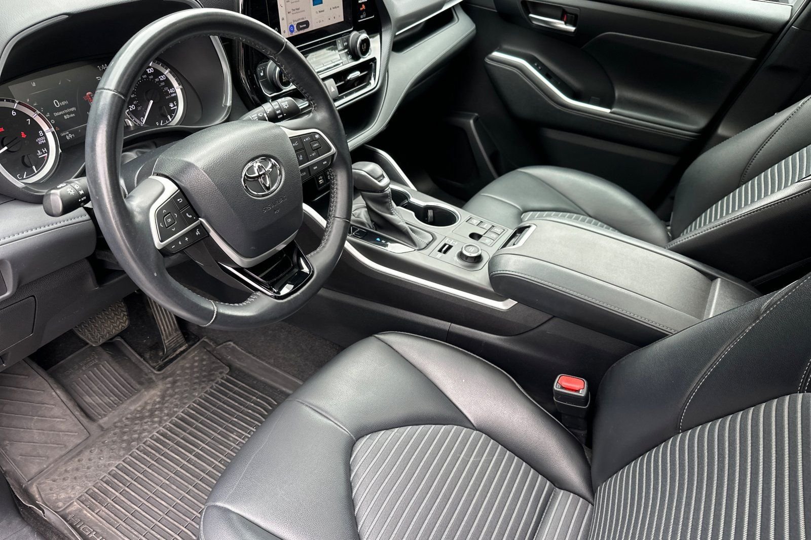 Used 2023 Toyota Highlander XSE AWD/4WD image 10