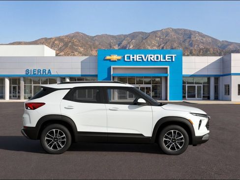 New 2026 Chevrolet TrailBlazer LT w/ Midnight Edition FWD image 2