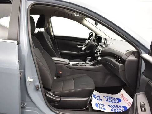Used 2024 Nissan Sentra SV FWD image 16