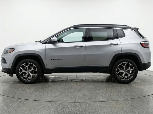 Used 2025 Jeep Compass Limited AWD/4WD image 5