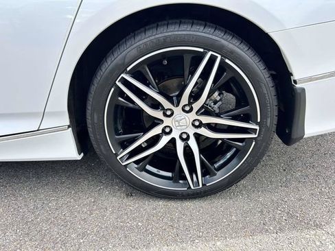 Used 2022 Honda Accord Touring image 9