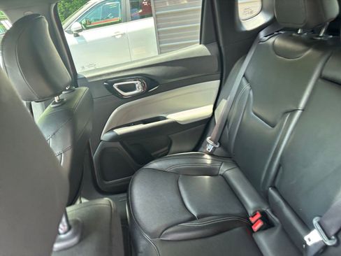 Used 2025 Jeep Compass Limited AWD/4WD image 34