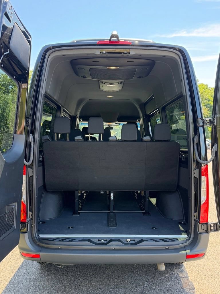 Used 2024 Mercedes-Benz Sprinter 2500 image 25