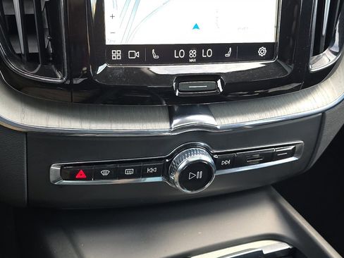 Used 2025 Volvo XC60 B5 Plus AWD/4WD image 22