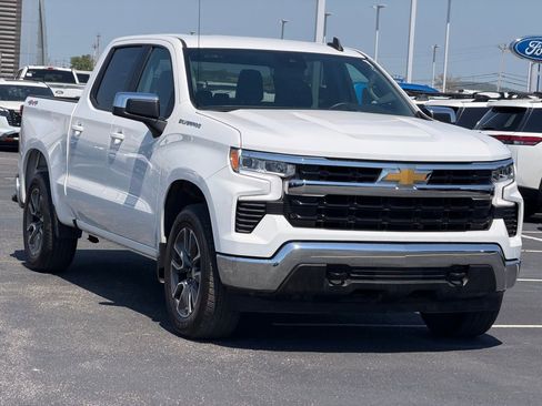 Used 2024 Chevrolet Silverado 1500 LT image 2