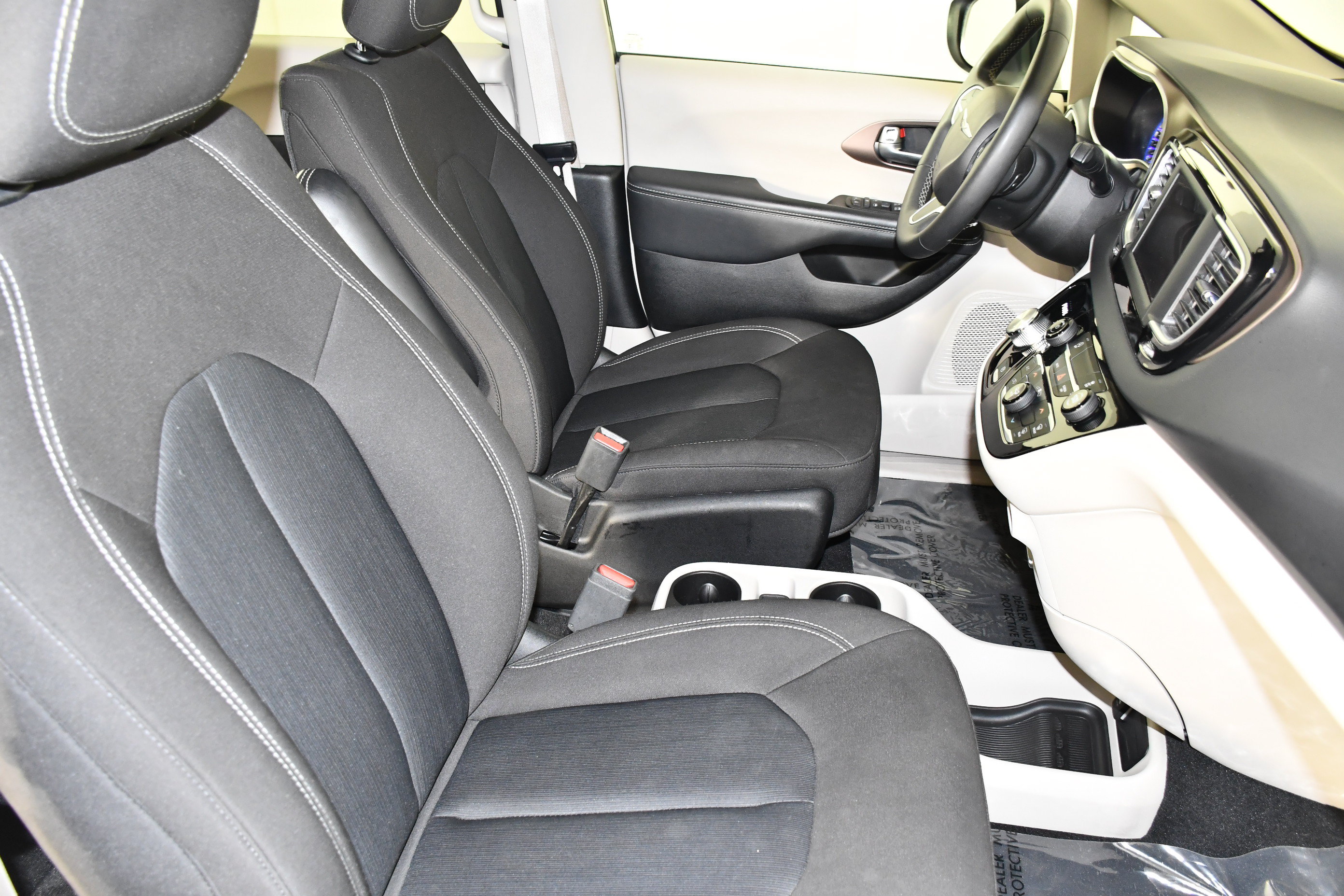 Used 2023 Chrysler Voyager LX FWD image 41