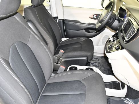 Used 2023 Chrysler Voyager LX FWD image 41