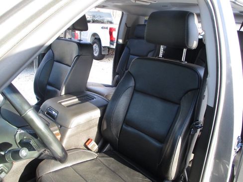 Used 2019 Chevrolet Suburban LT image 22