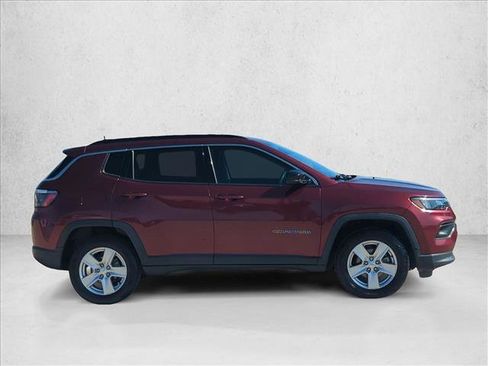 Used 2022 Jeep Compass Latitude image 4