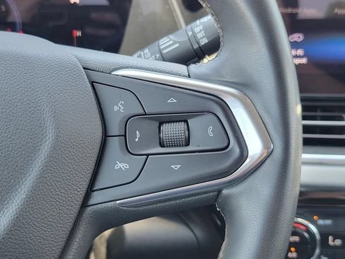 Used 2025 Chevrolet Trax LT w/ LT Convenience Package FWD image 16