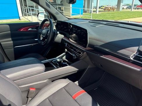 Used 2024 Chevrolet Traverse RS w/ LPO, Floor Liner Package AWD/4WD image 24