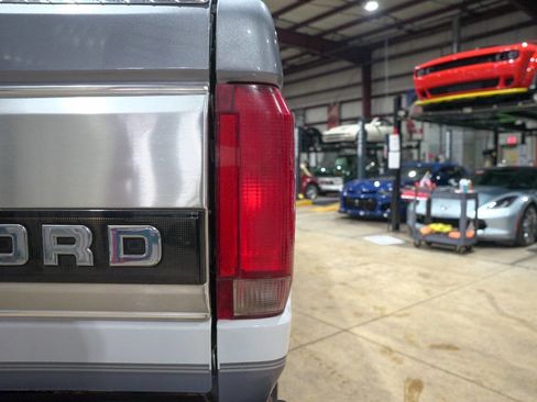 Used 1996 Ford F250 XLT 2dr 4WD Standard Cab LB HD image 32