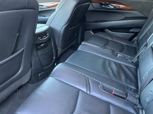 Used 2015 Cadillac Escalade Luxury image 29
