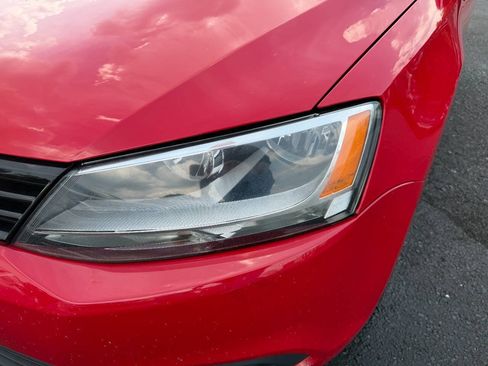 Used 2012 Volkswagen Jetta SE FWD image 2
