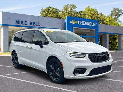 Used 2025 Chrysler Pacifica Limited