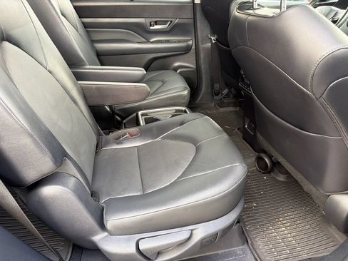 Used 2025 Toyota Grand Highlander FWD image 25
