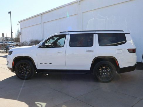 Used 2024 Jeep Wagoneer Series II image 3