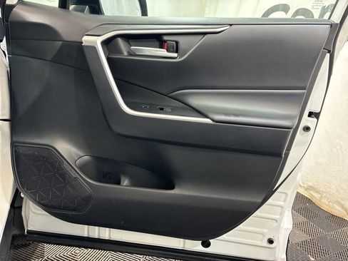 Used 2025 Toyota RAV4 XLE AWD/4WD image 11